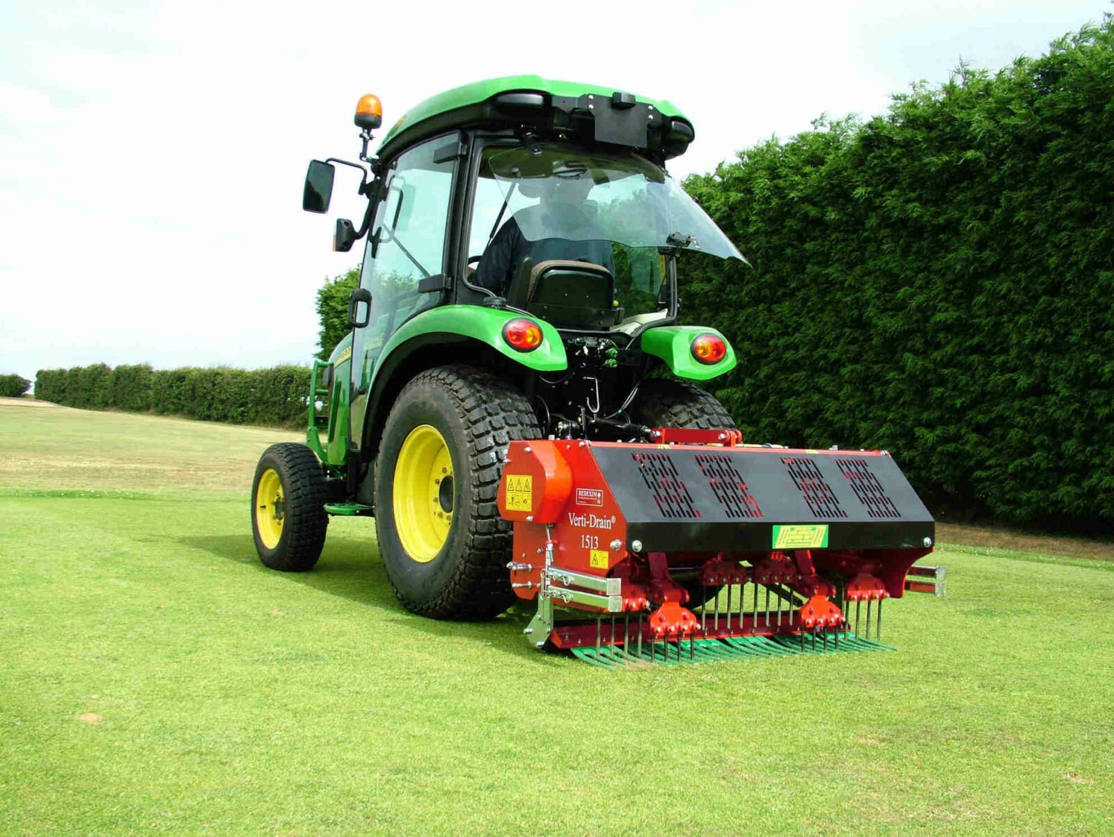 Verti Drain Geräte zur Tiefenlockerung des Rasens