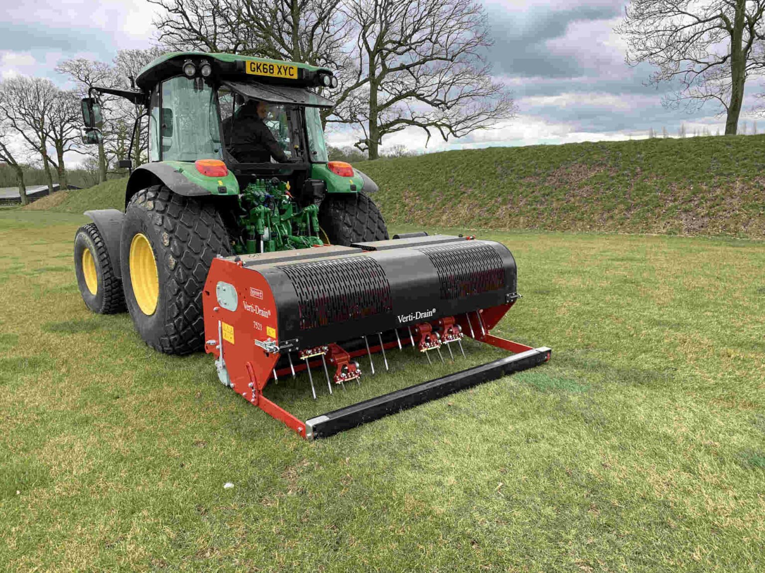 Verti Drain Geräte zur Tiefenlockerung des Rasens