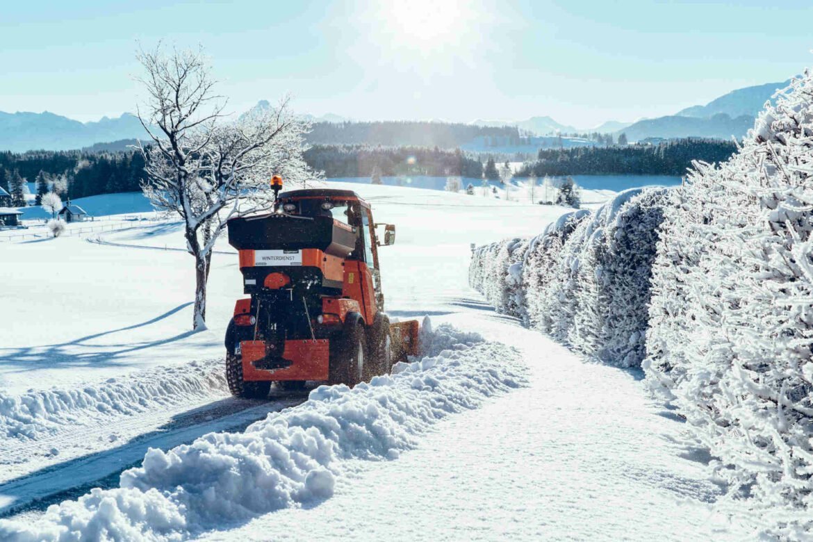 Bei uns bereiten Sie sich mit leistungsstarken Winterdienstgeräten optimal auf den Winter vor.